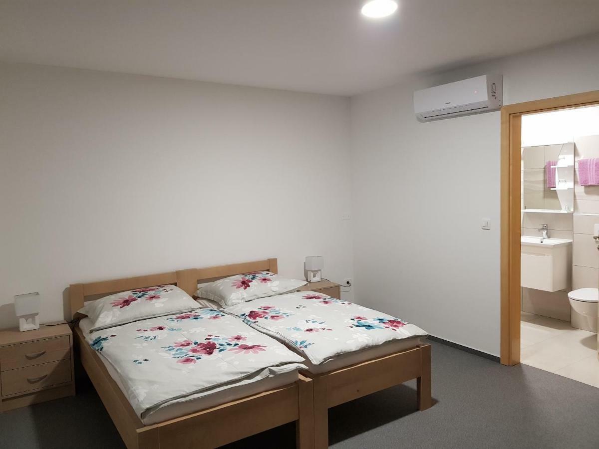 Apartmaji Jankovic Logatec Exterior photo